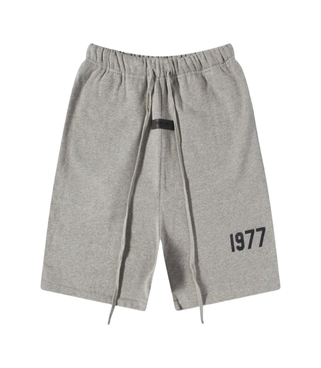 流行店FOG Essentials 1977 Shorts 薄いグレー S ショートパンツ